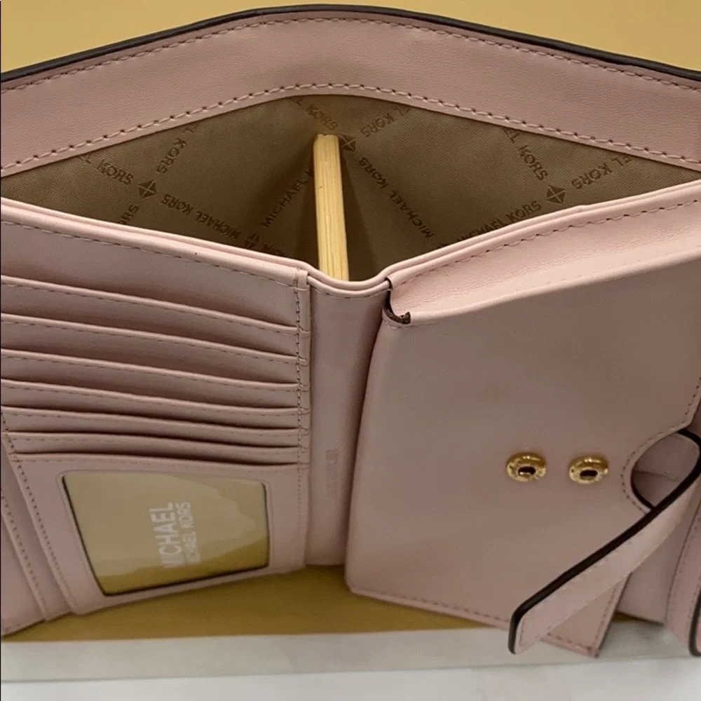 MICHAEL KORS DOUBLE ZIP WRISTLET POWDER BLUSH - Picture 13 of 16